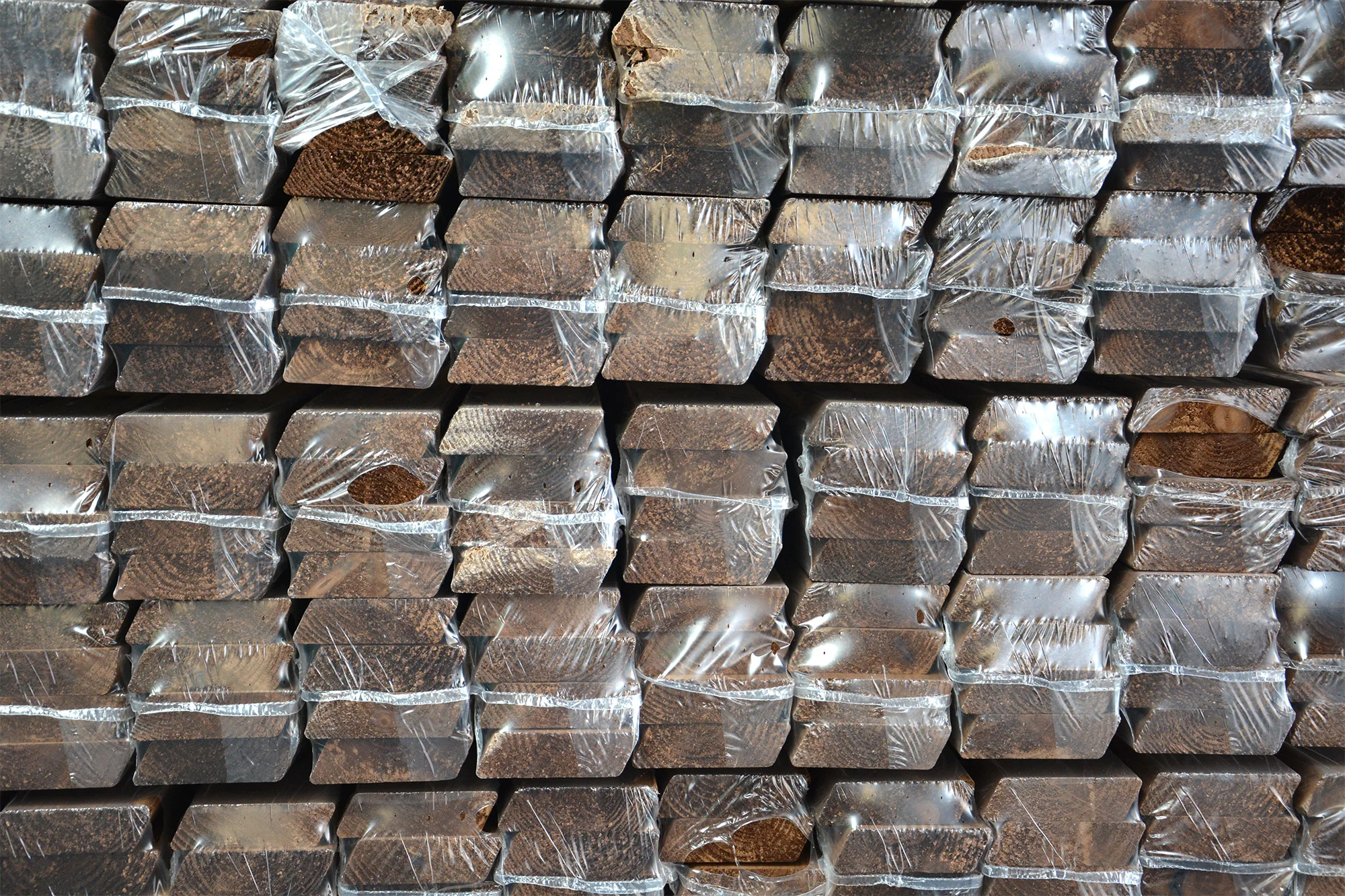 Solid Pine Wood Boards 26x92 mm at Bulk Price-Thermo Pine Wood