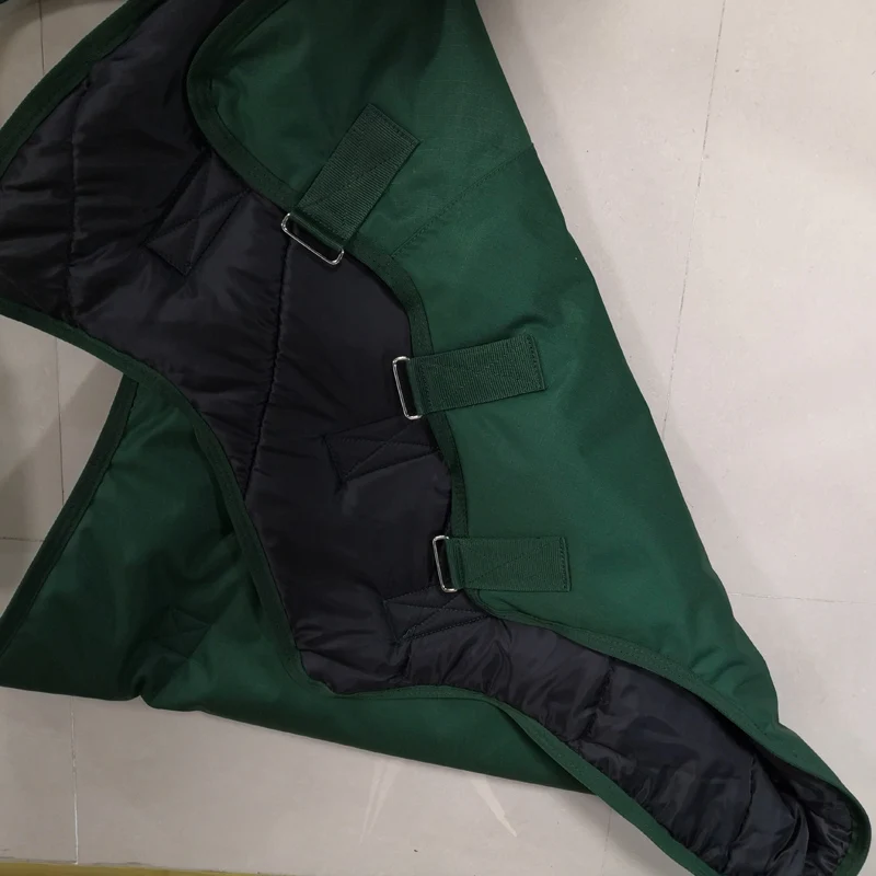 Ковер для верховой езды с отсоединяемым горлышком