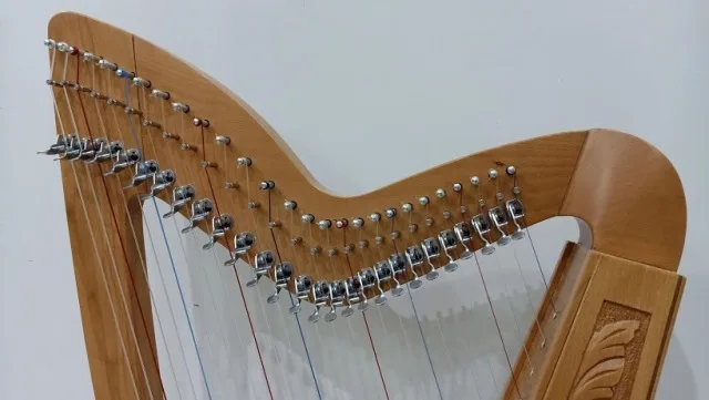IRISH CELTIC HARP 27 STRINGS WITH LEVERS (BEECHWOOD)