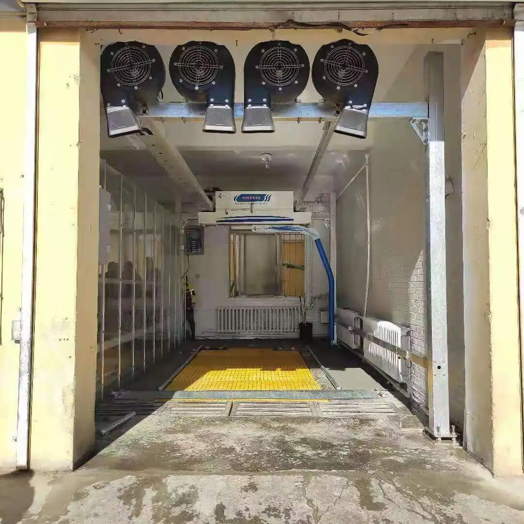 Single arm touchless car washing machine with high pressure water sprinkler