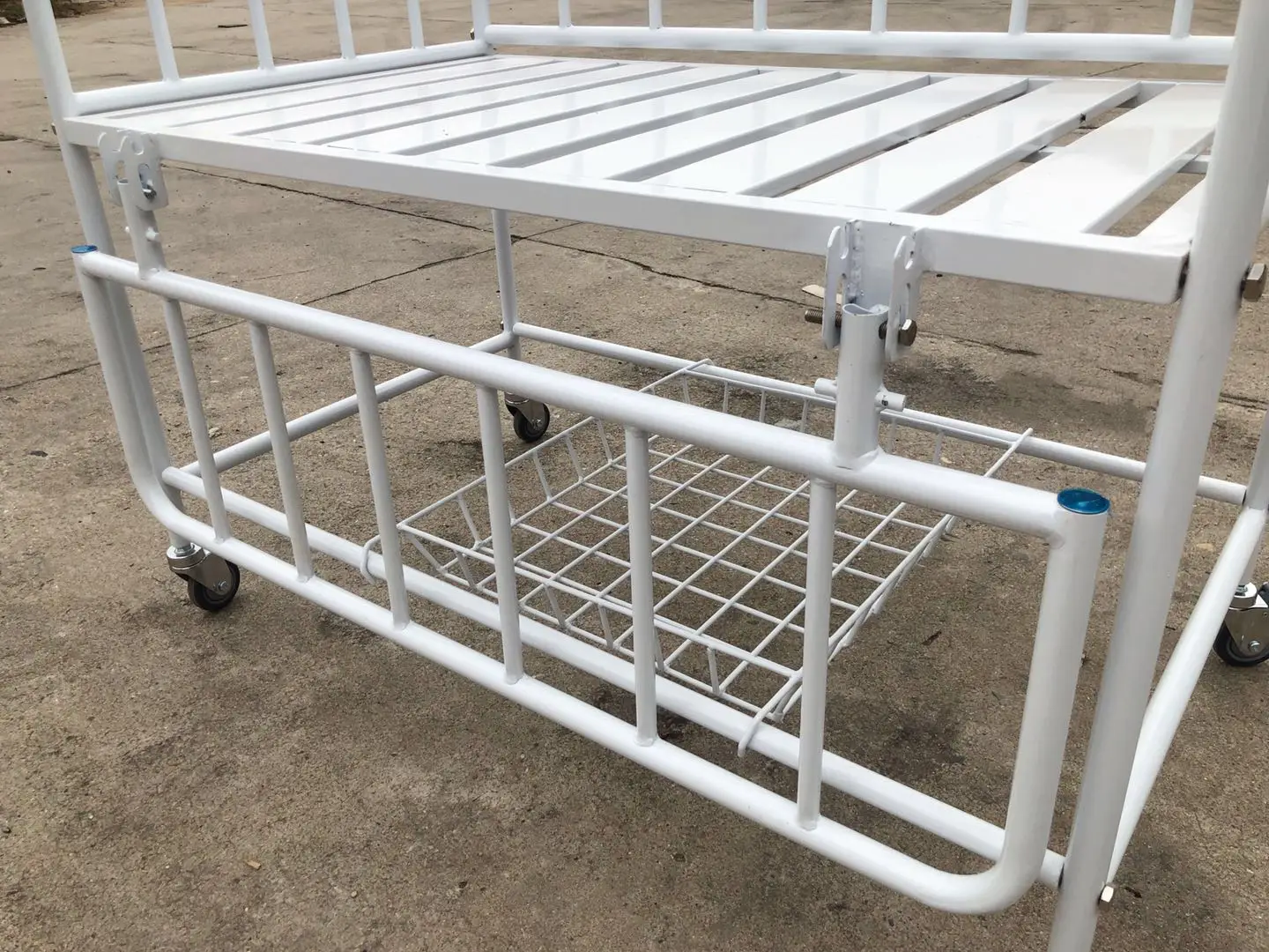 YKB005-Y6  Hospital Portable Steel Infant Cribs Baby Cot Bed With Wheels