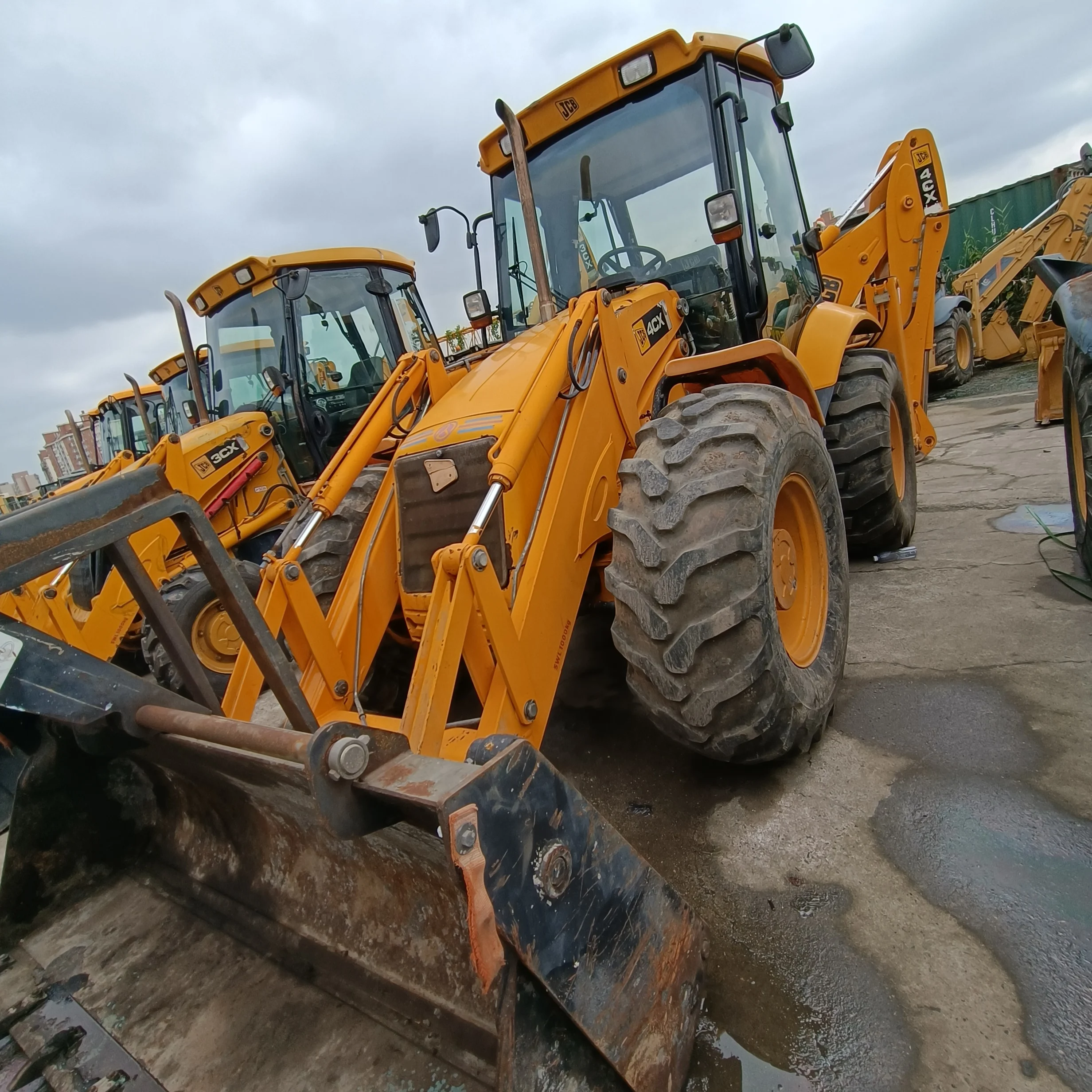 Продажа б/у экскаваторов-погрузчиков JCB 4CX с хорошей производительностью и лучшей ценой в Шанхае Китай