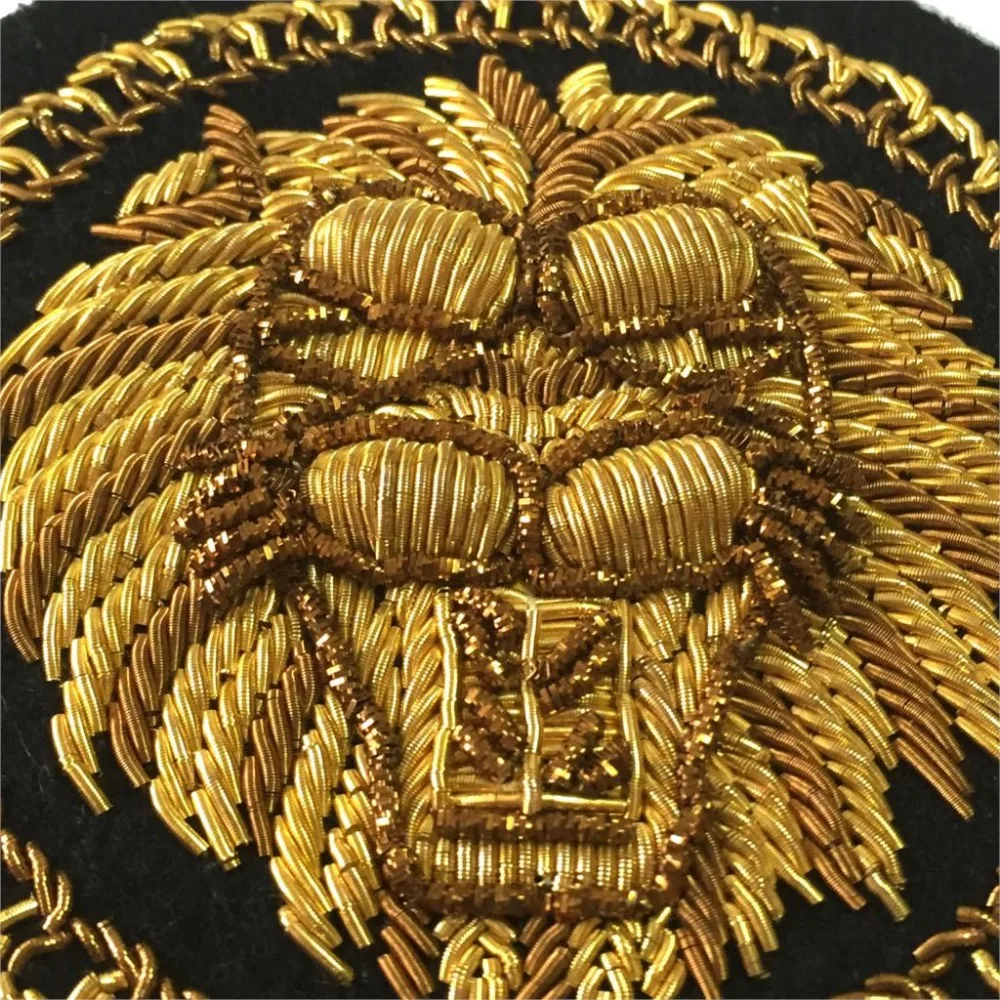 Проволочные значки в виде крыльев самолета ручной работы