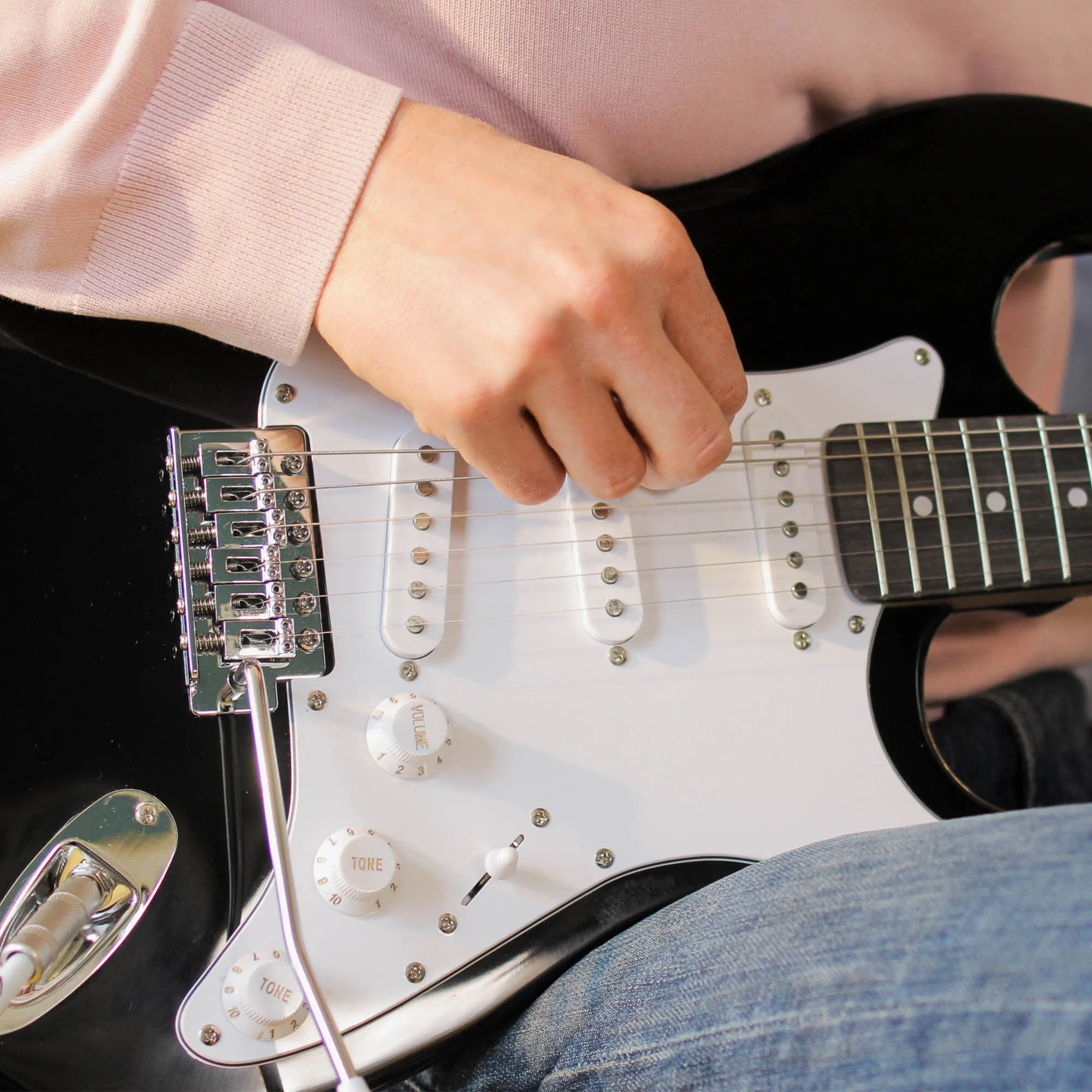 3rd Avenue XF203 4/4 Full Size Electric Guitar Standard Pack with Gigbag, Strap, Picks and Capo