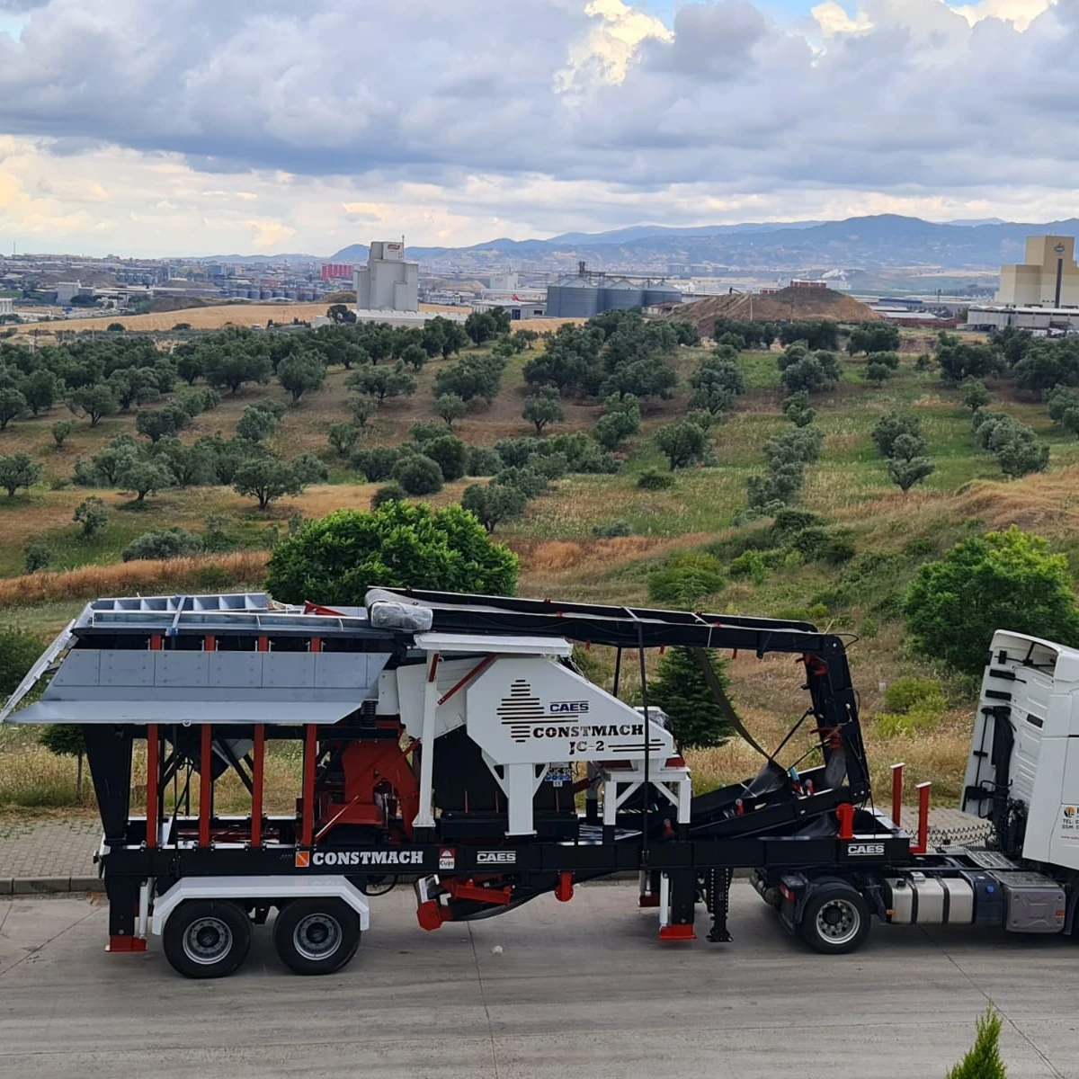 MIDDLE CAPACITY SEMI MOBILE JAW CRUSHER FOR QUARRY PLANT