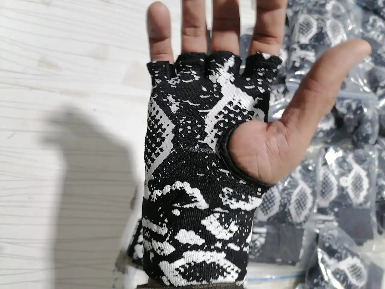 Питоновым принтом гелевый мягкий внутренний перчатки ММА ручная обертывания боксерский мешок кулак с мягкой повязкой