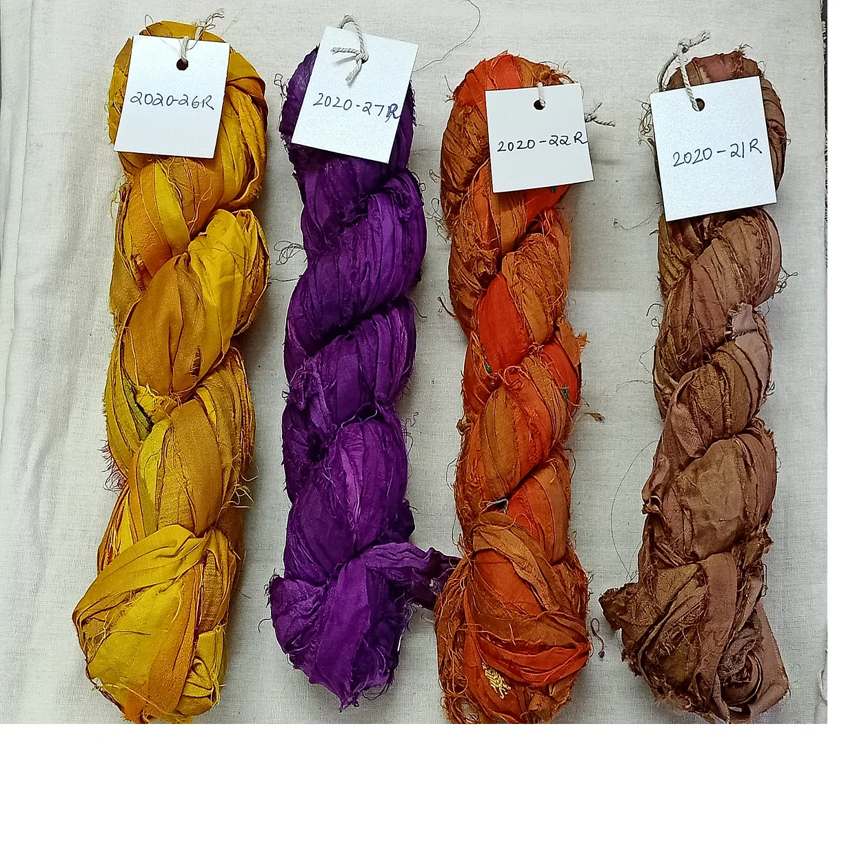 Шелковые ленты sari на заказ в широком ассортименте однотонных и разноцветных лент подходящих для магазинов пряжи волокон