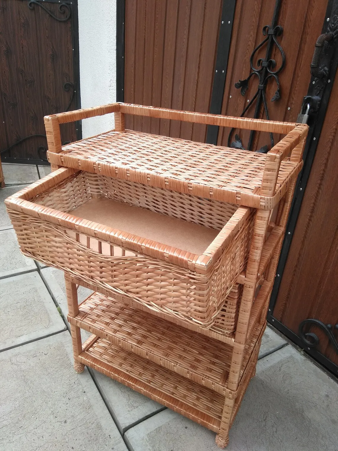 Новый дизайн 2020 полка из ротанга дерева и МДФ для цветов украшения сада