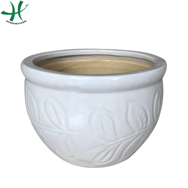 Small outdoor ceramic flower pot in Vietnam with morden design for garden decor (HG 14-1084/3)