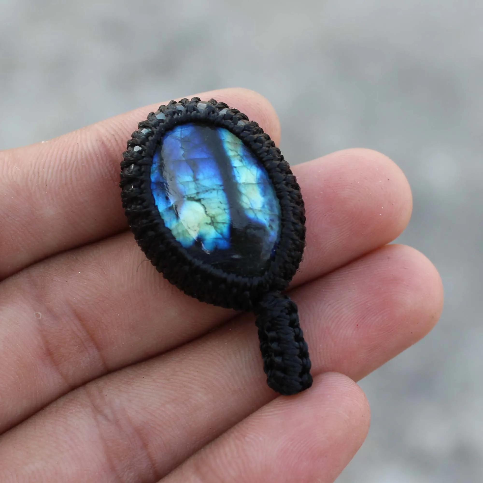 Разумный глянцевый лабрадорит камень ручной работы для изготовления кулонов ювелирный оптовая цена