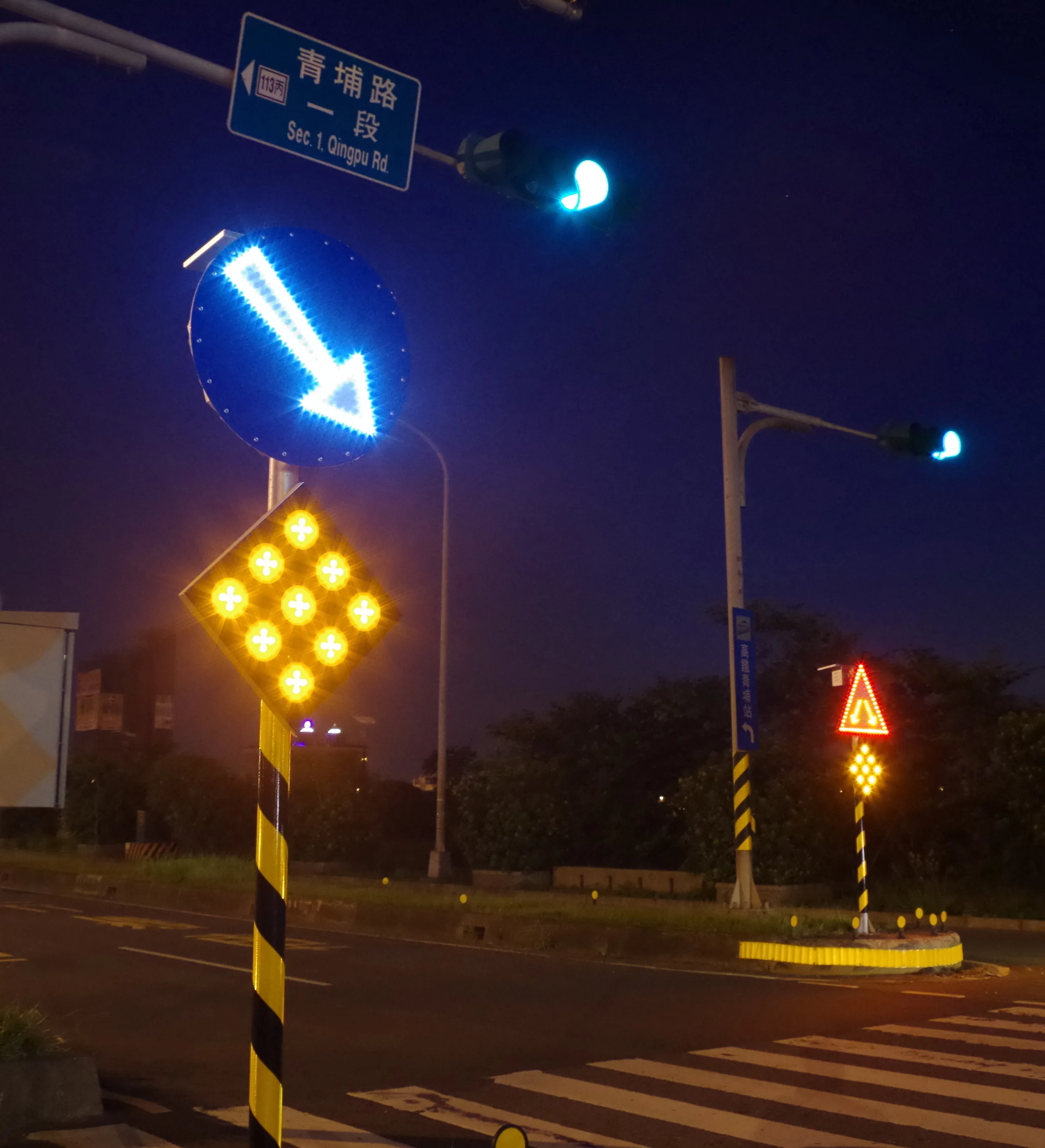 Solar LED Nine-Flash Traffic Warning Signal