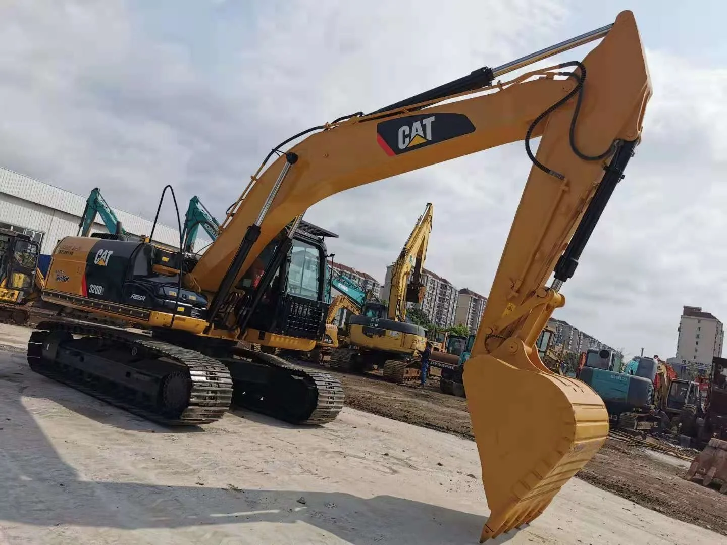 Б/у строительный гусеничный экскаватор 320D CAT 320B 320C 330C