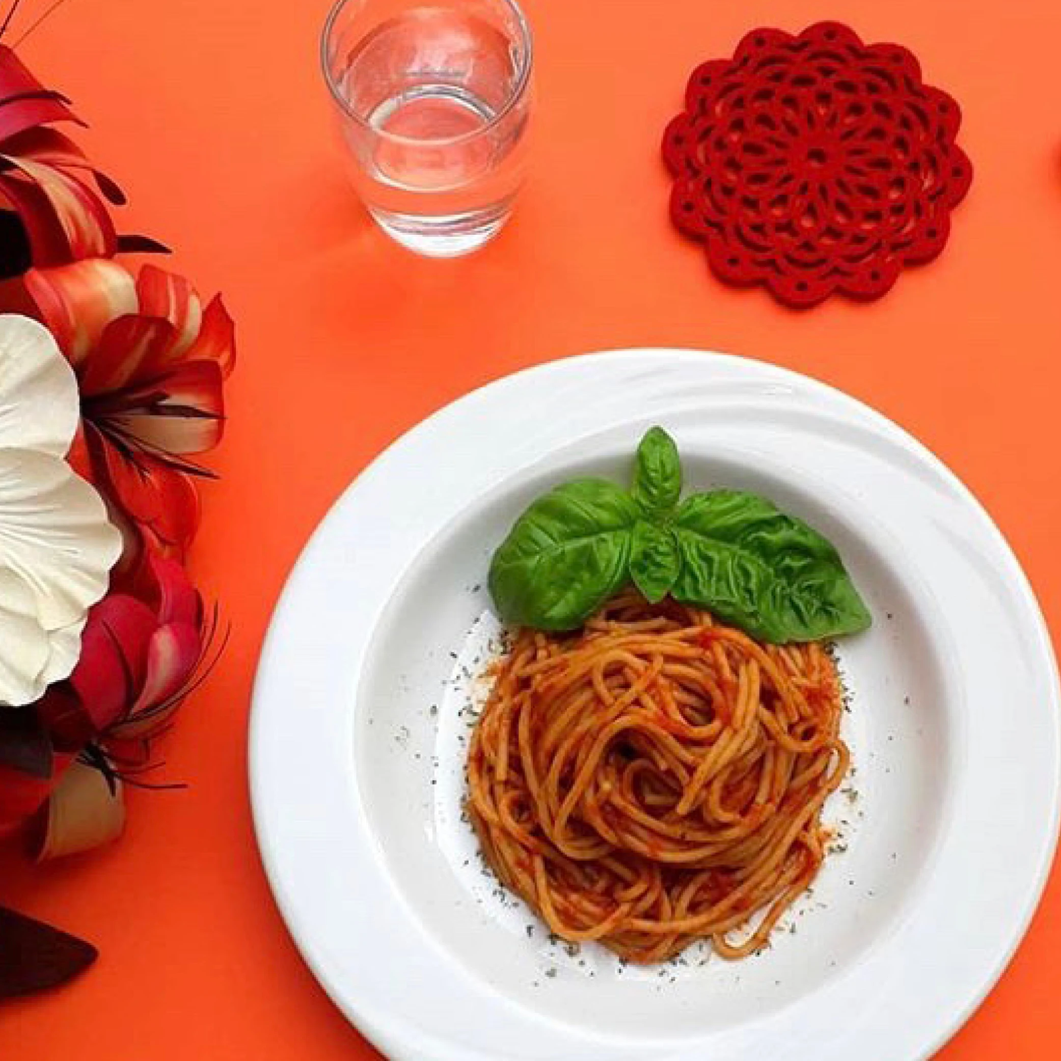 best high quality italian  Tomato pasta sauce with basil canned made in Italy