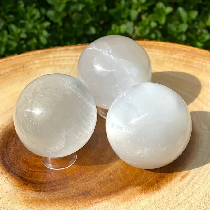 Healing SELENITE Sphere Ball SPHERES / PREMIUM QUALITY SELENITE Crystal Home Decoration Nautical WHITE TOP QUALITY Angel India