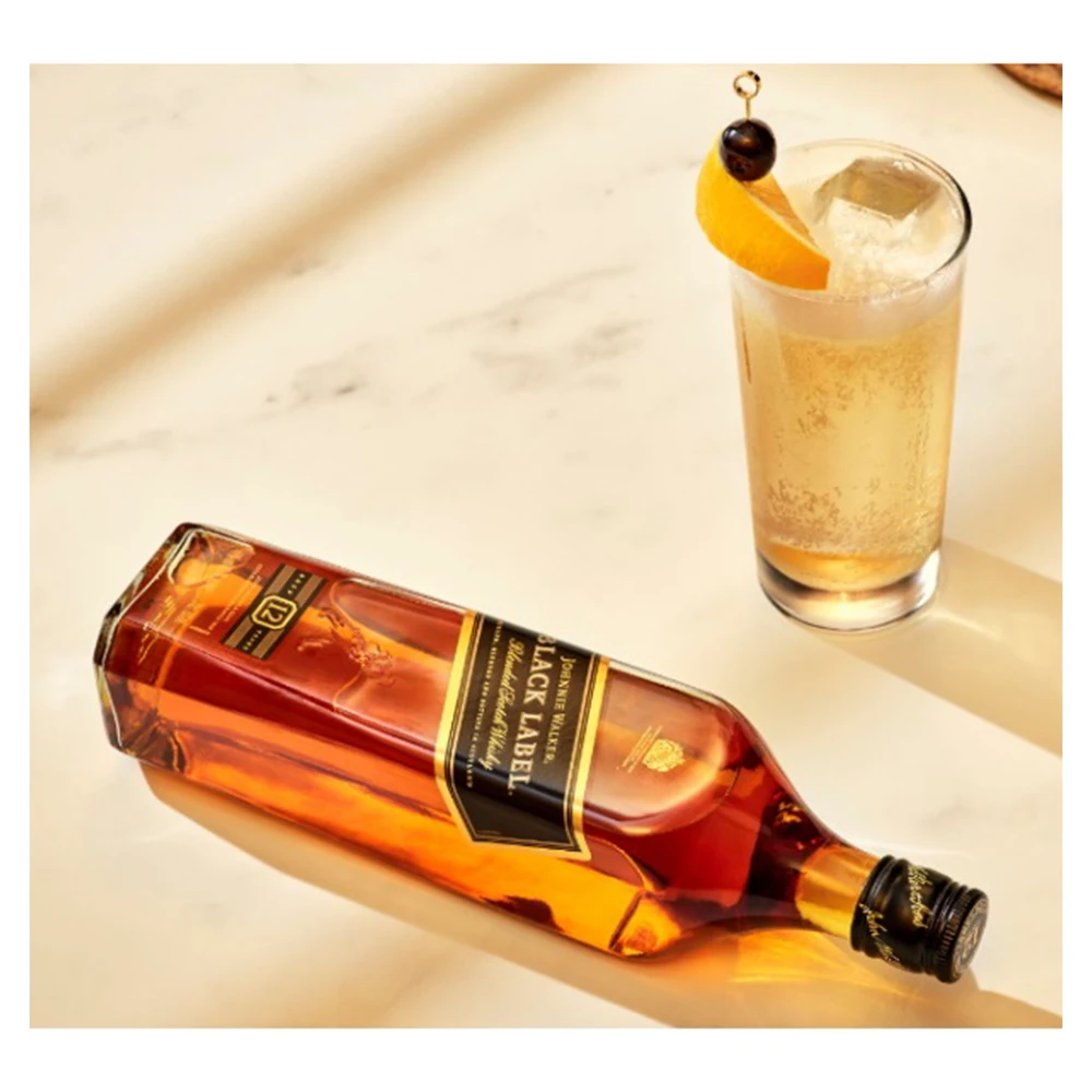 
Top Selling Quite Fruity Finish 40% Alcohol 50ml JW Black Label Whisky Blended Scotch Miniature with Distinct Herbal Note 