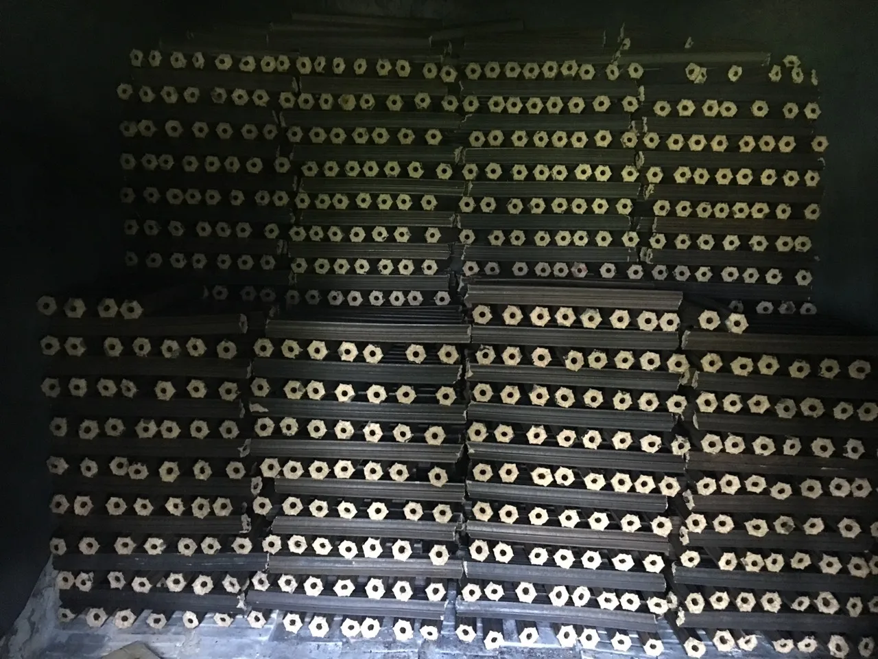 Supplier Sawdust Briquette Charcoal Hexagonal shape White Ash Long time burning  Hardwood Sawdust High heat Best quality