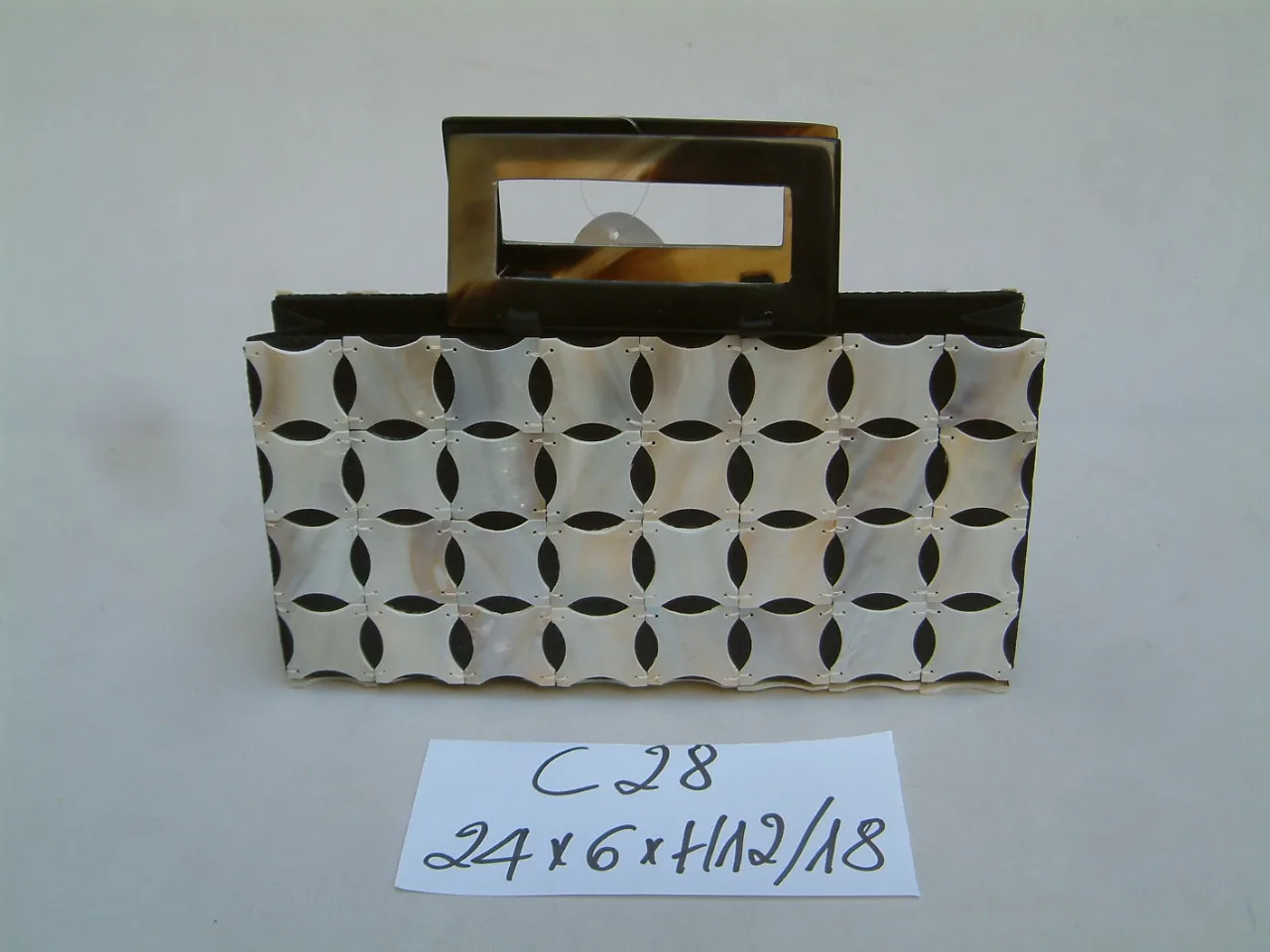 
Shell handbag with many designs 