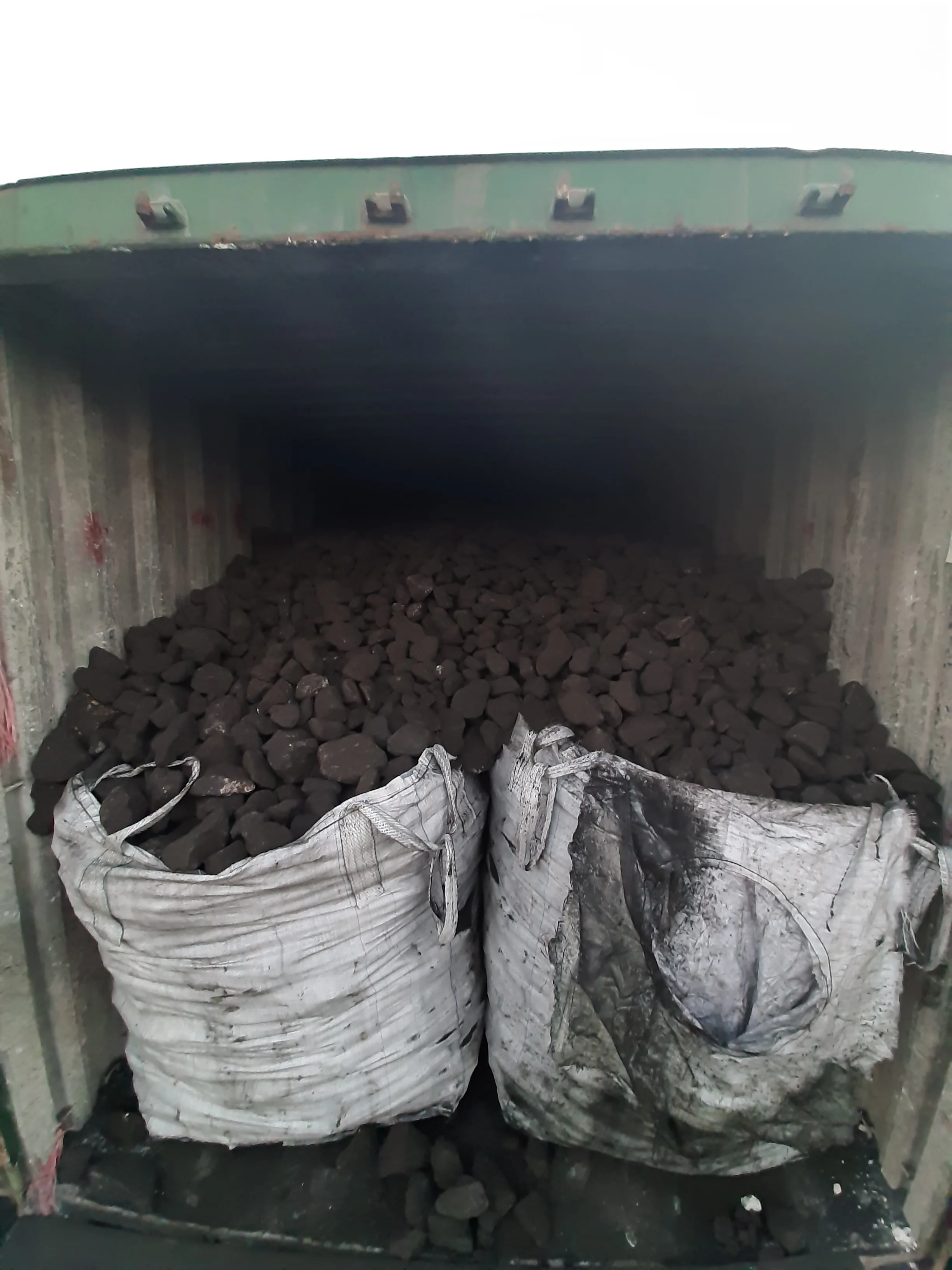  Manganese ore grade 25-28% low iron size 10-150 mm 3000 tons ready for