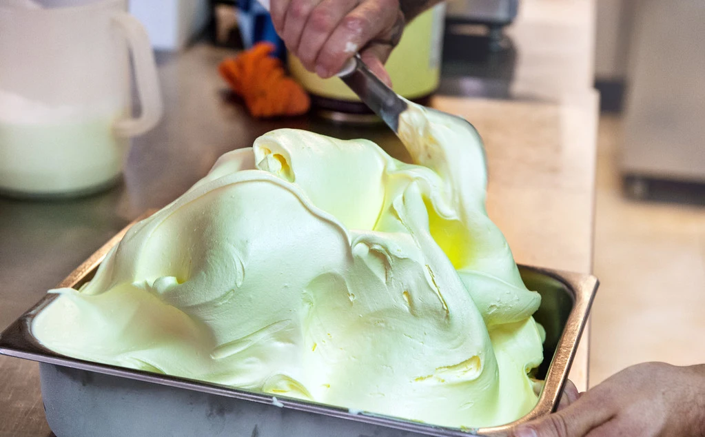  Машина для мороженого Gelato с оптовыми ценами сертификация CE большая емкость 16 л/ч напольная машина