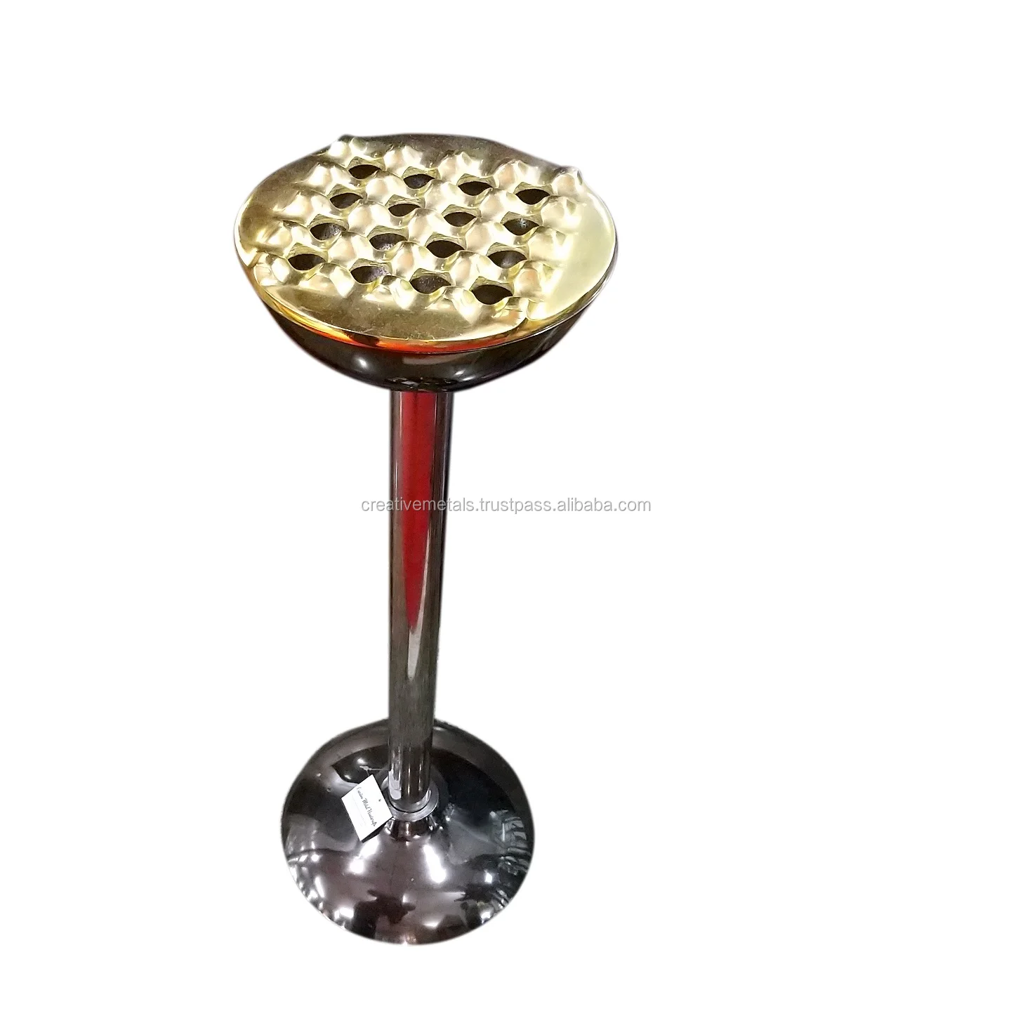 
Coolest Metal Bar Ashtray with Gold and Black Tabletop Metal Ashtray Stainless Steel Ashtray For Indoor Or Outdoor Use For Smoke 