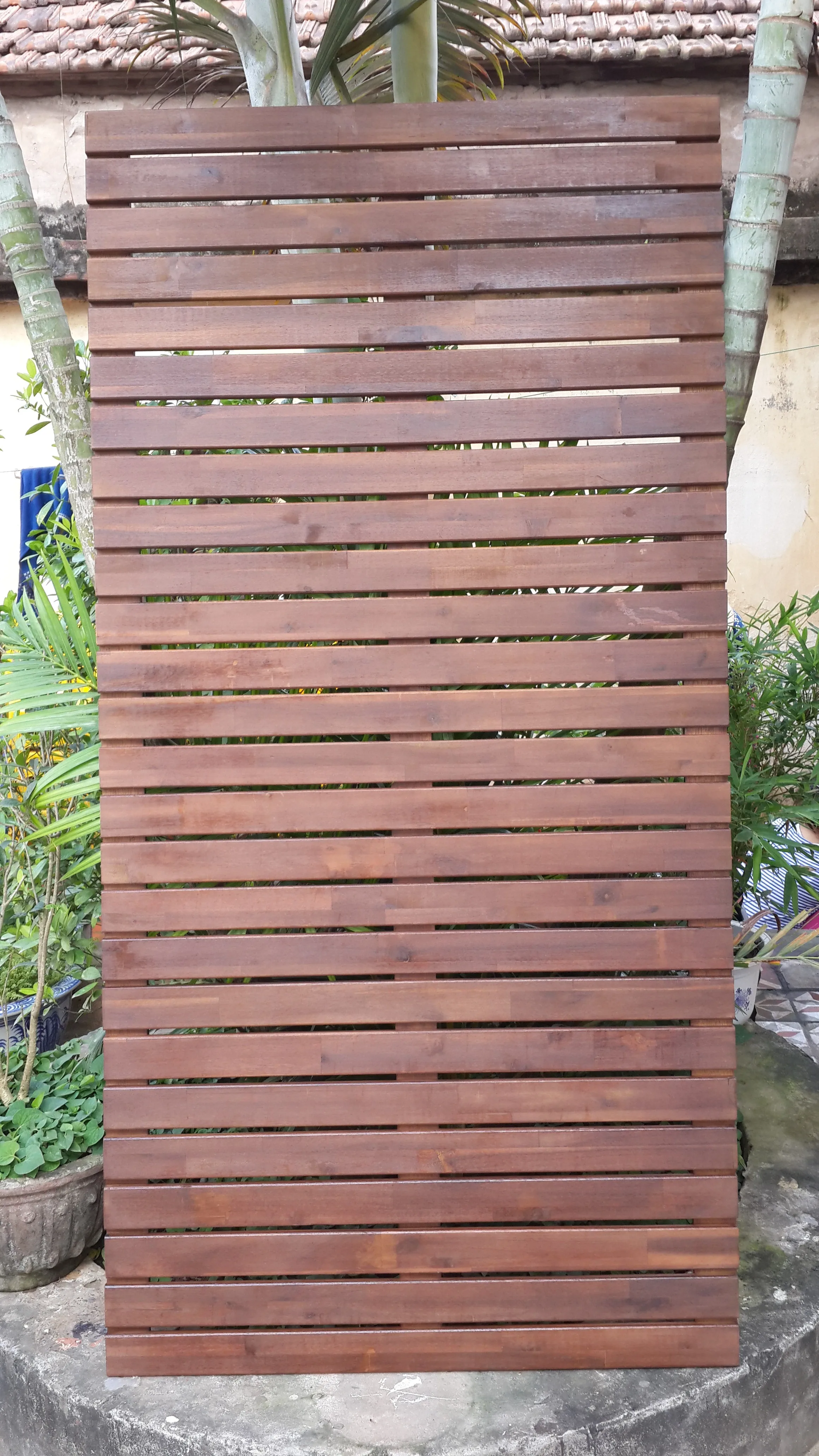 High quality wood garden fence Acacia wood from Vietnamese plantations easy to assemble environmentally friendly