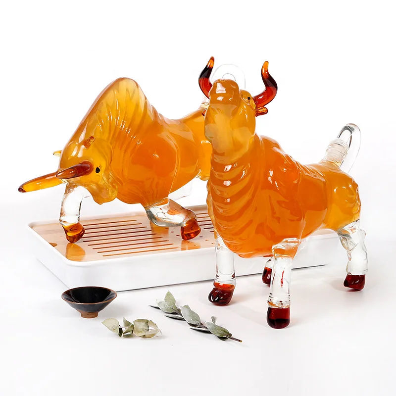 high clear bull shape animal shaped frosted glass beverage bottles / factory supply high quality dragon glass cork bottles 200ml