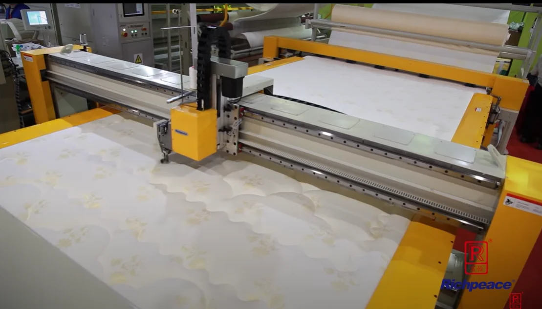  Компьютеризированная автоматическая стеганая машина Richpeace (непрерывная подача)