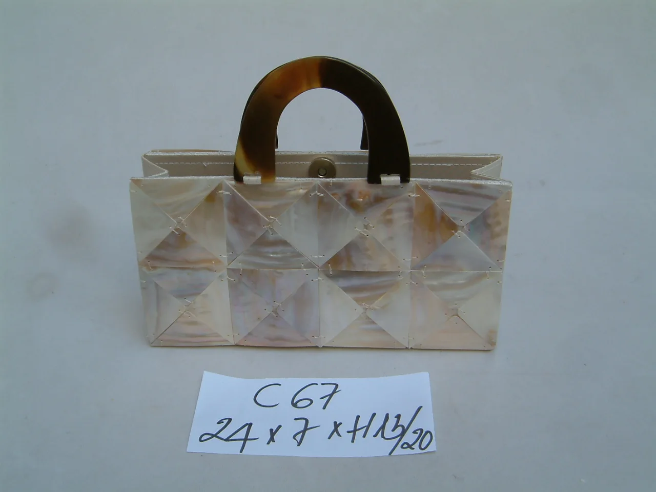
Shell handbag with many designs 