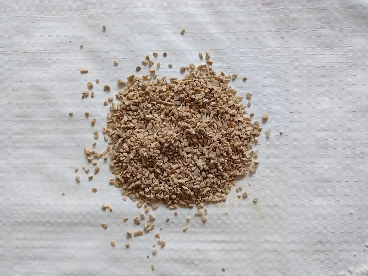 Stone Chips Best Quality Construction Black Color India colored crushed stone 1-3 mm chips for landscaping flooring terrazzo