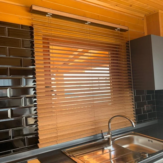 medium slat quality material wooden venetian blind and shade for home and office decoration