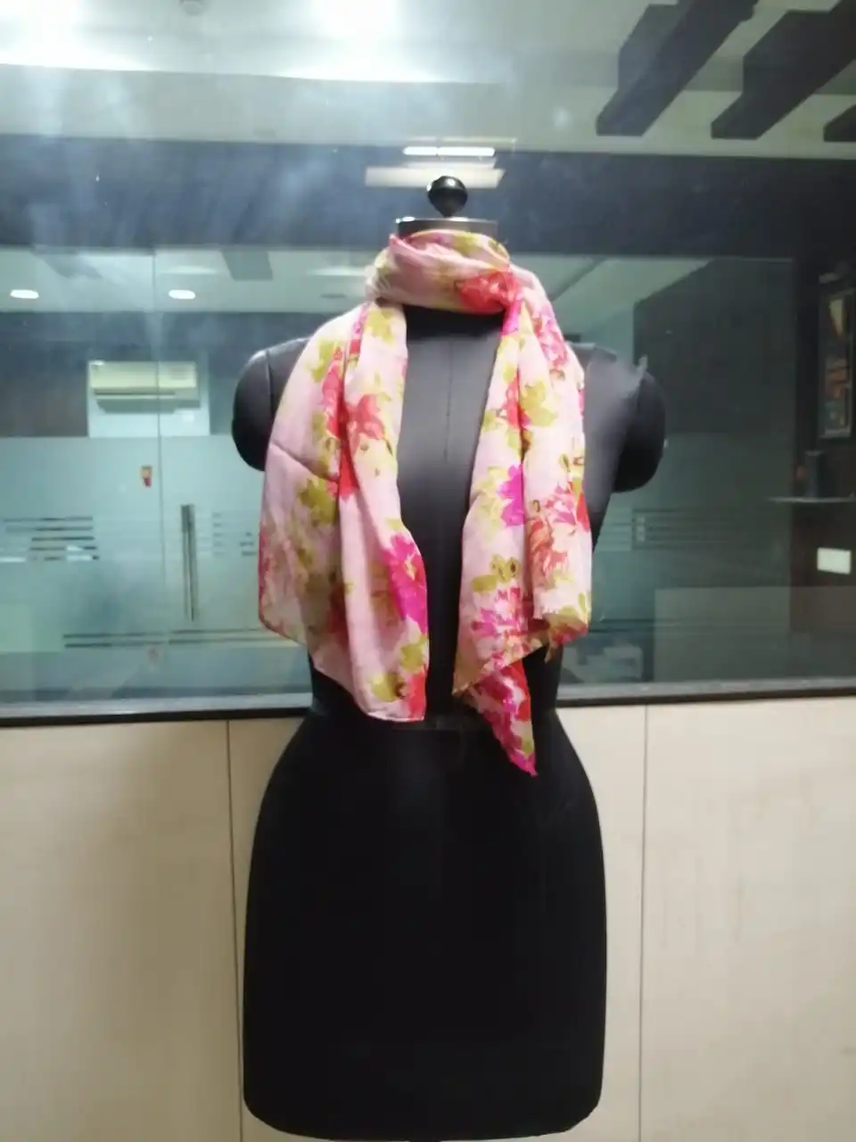 LADIES STOLES LADIES ASSORTED COLORS STOLES READY GOODS, CHEAP STOLES, STOCKLOT D 5545