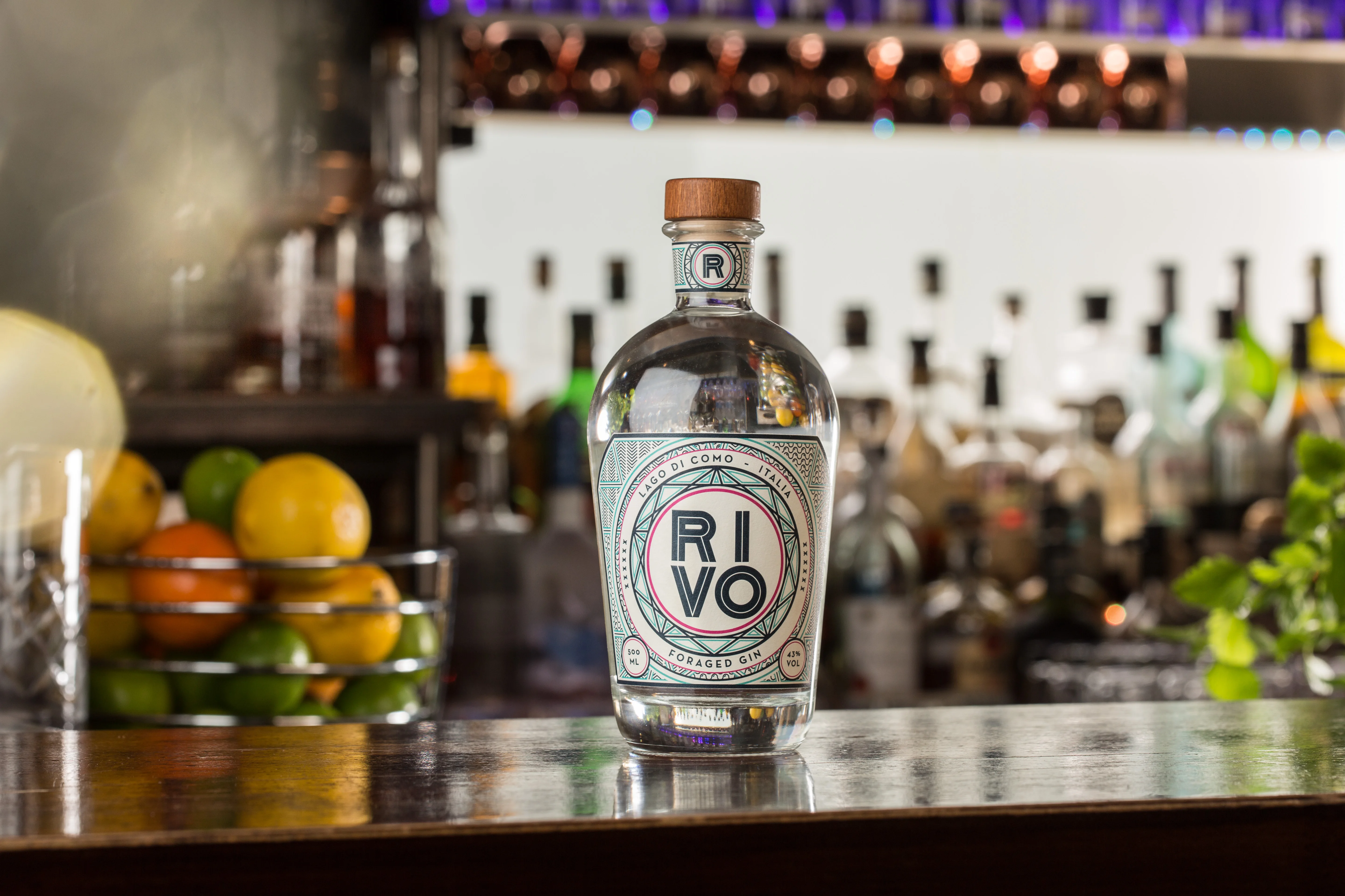 Top quality made in Italy RIVO Gin (50cl) from Lake Como for cocktail Bars