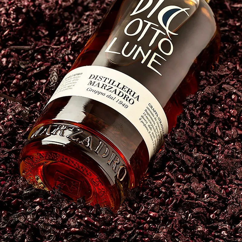 Italian high quality GRAPPA LE DICIOTTO LUNE in wood aged For Export