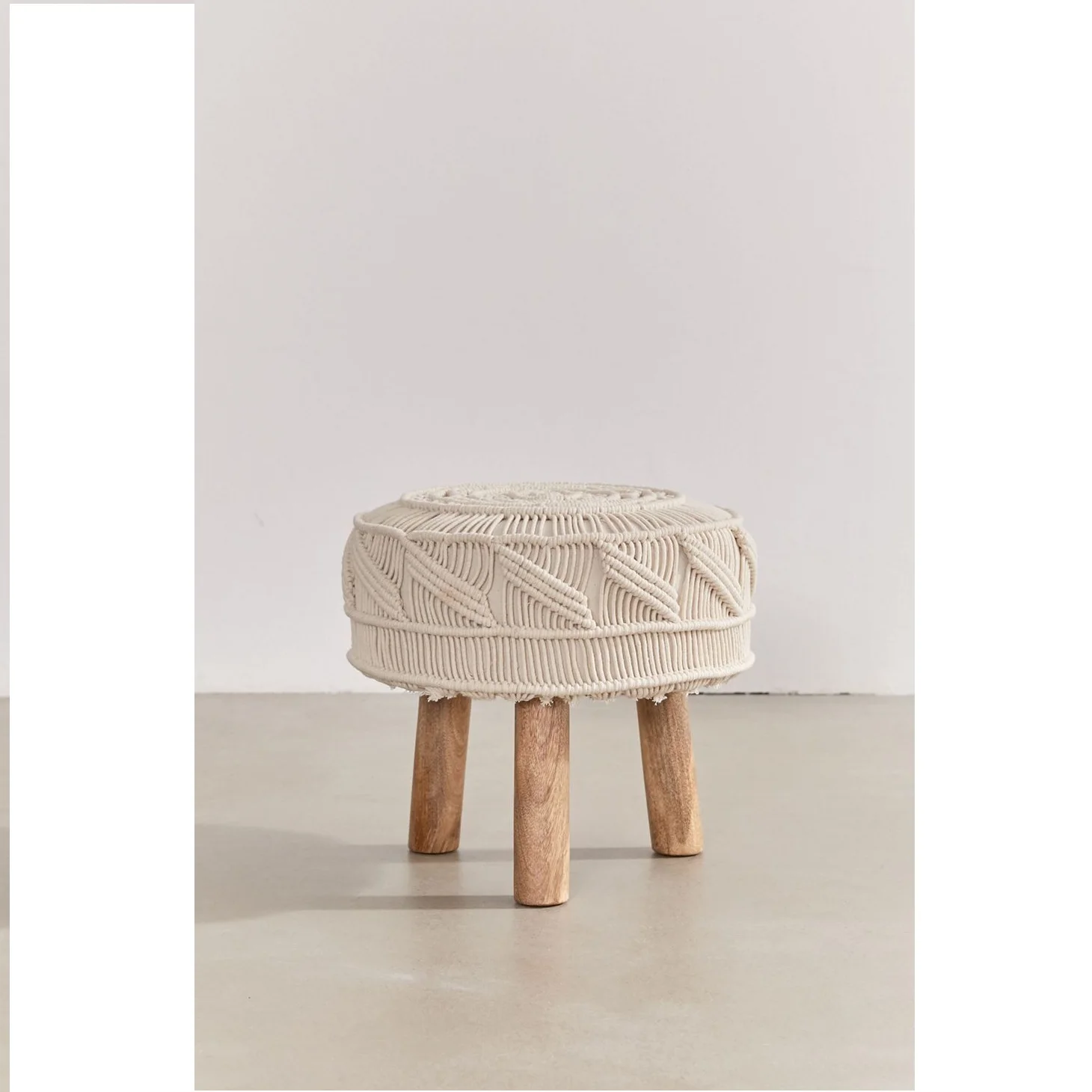 Modern Eco-Friendly Hand Knitted Macrame Seating Stool Wholesale 3 Legs Wooden Therapy Stool for Home Decor Living Room Bedroom