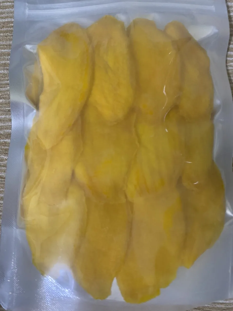 Vietnam Food and Beverage Open Air Cultivation Type 24 Months Shelf Life Sweet Taste Dried Mango In Vacuum Pack Packaging