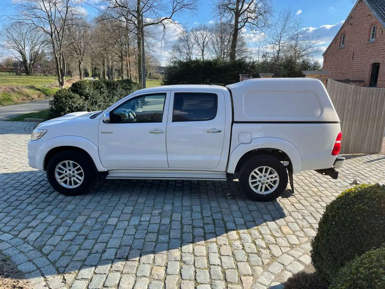 Cheap Toyot-a Hilux pickup 4x4 diesel double cabin pickup Hilux, Automatic Hilux for sale