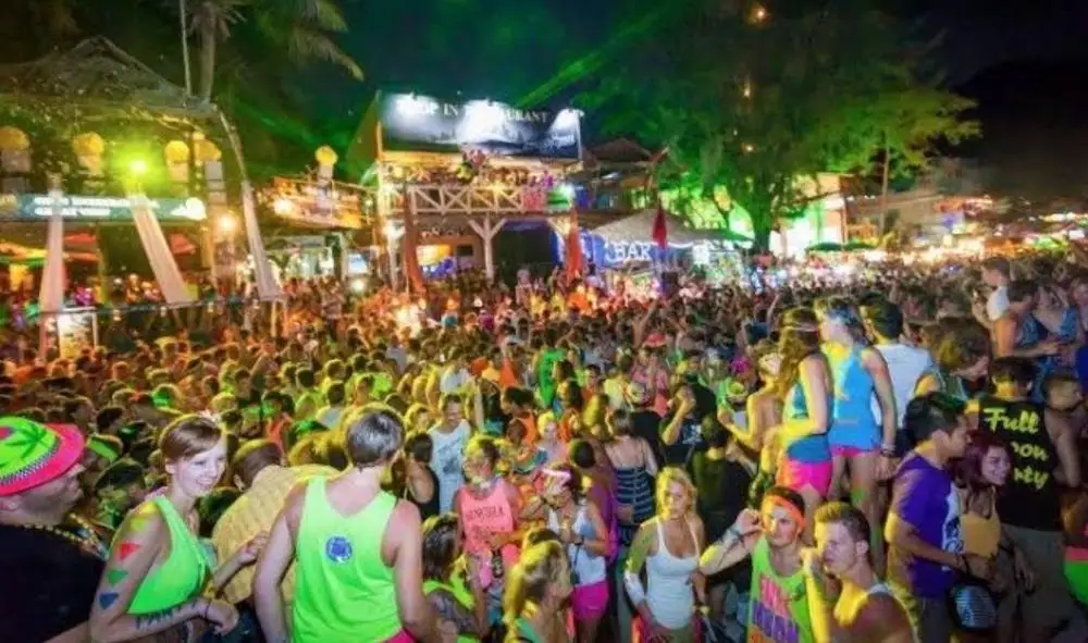 
Thailand Tour Traveller Packages Services Chiangmai Bangkok Phuket Pattaya Koh Phagan Fullmoon party Hotel VIP & Bagpaker Group 