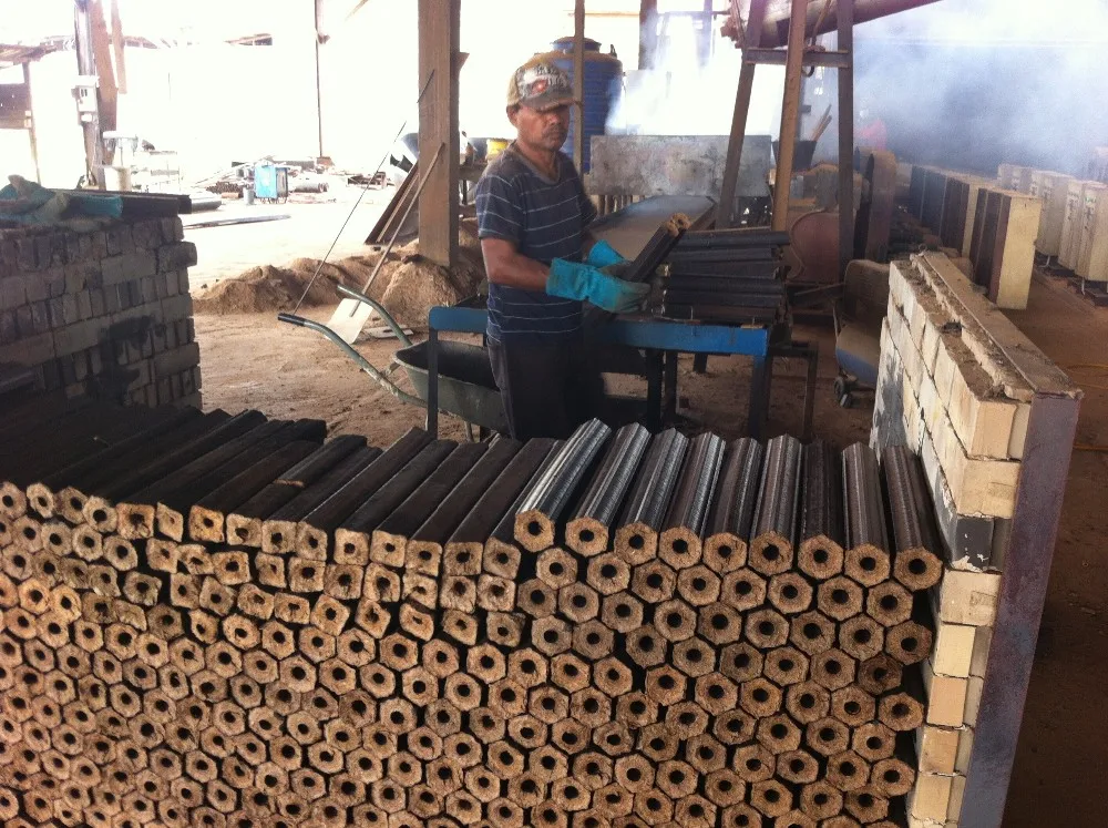 Брикетка из прессованных опилок для производства огнеупорных бревен и древесного угля