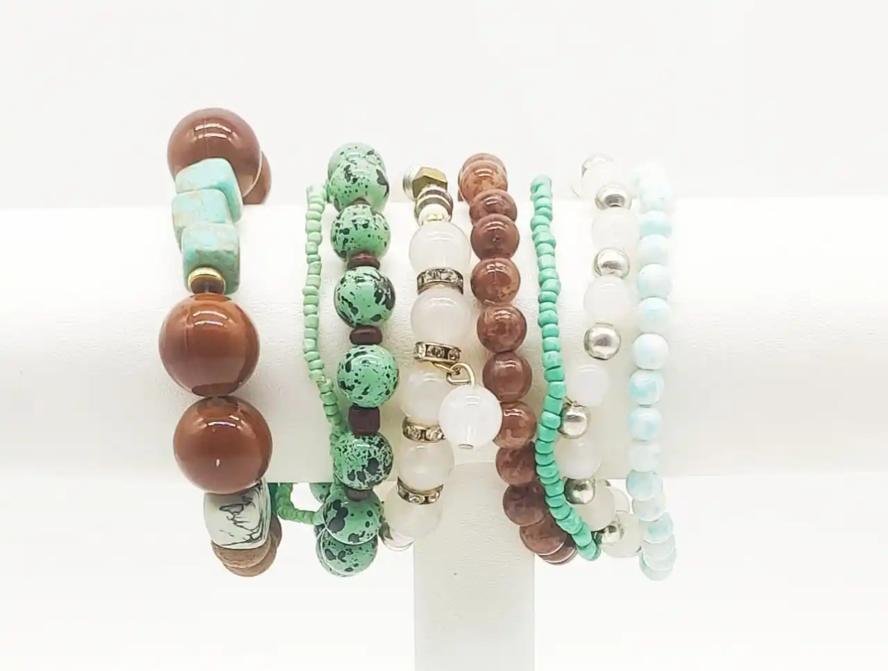 2024 Hot Selling Custom Gold Plated 8mm Magnet Charm Beads Stretch Natural Stone Lava Bracelet Pearl Main Stone for Couples