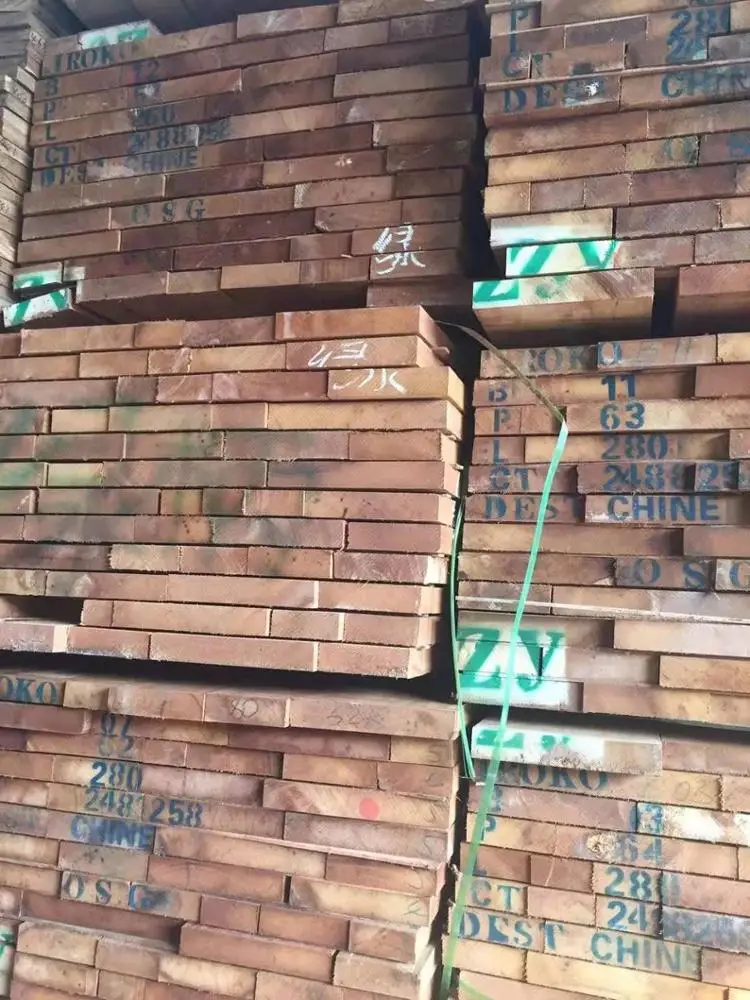 square timber fresh wood/timber/ log in our forest cutting Iroko