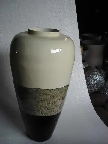 
Lacquer vase 