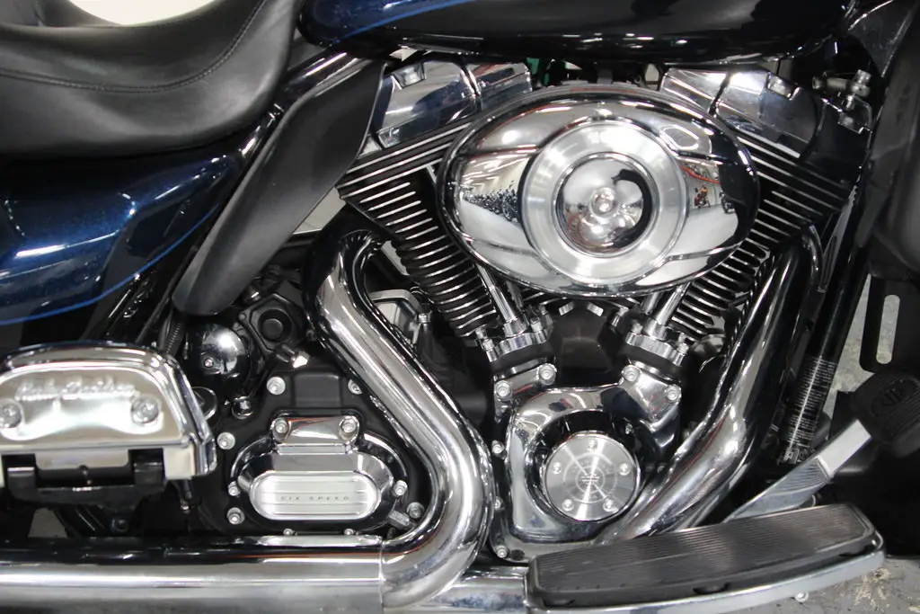 Слегка используемый 2012 Harleyy-Davidsoon FLHTK - Electra Glide Ultra
