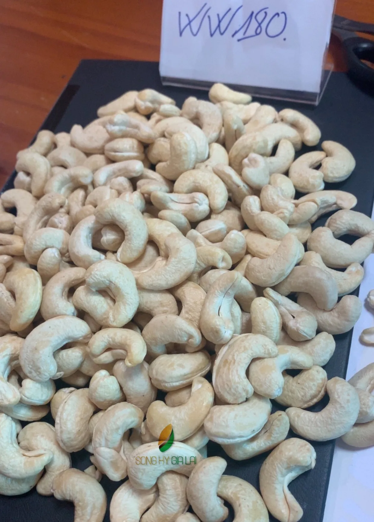 CASHEW NUTS KERNELS