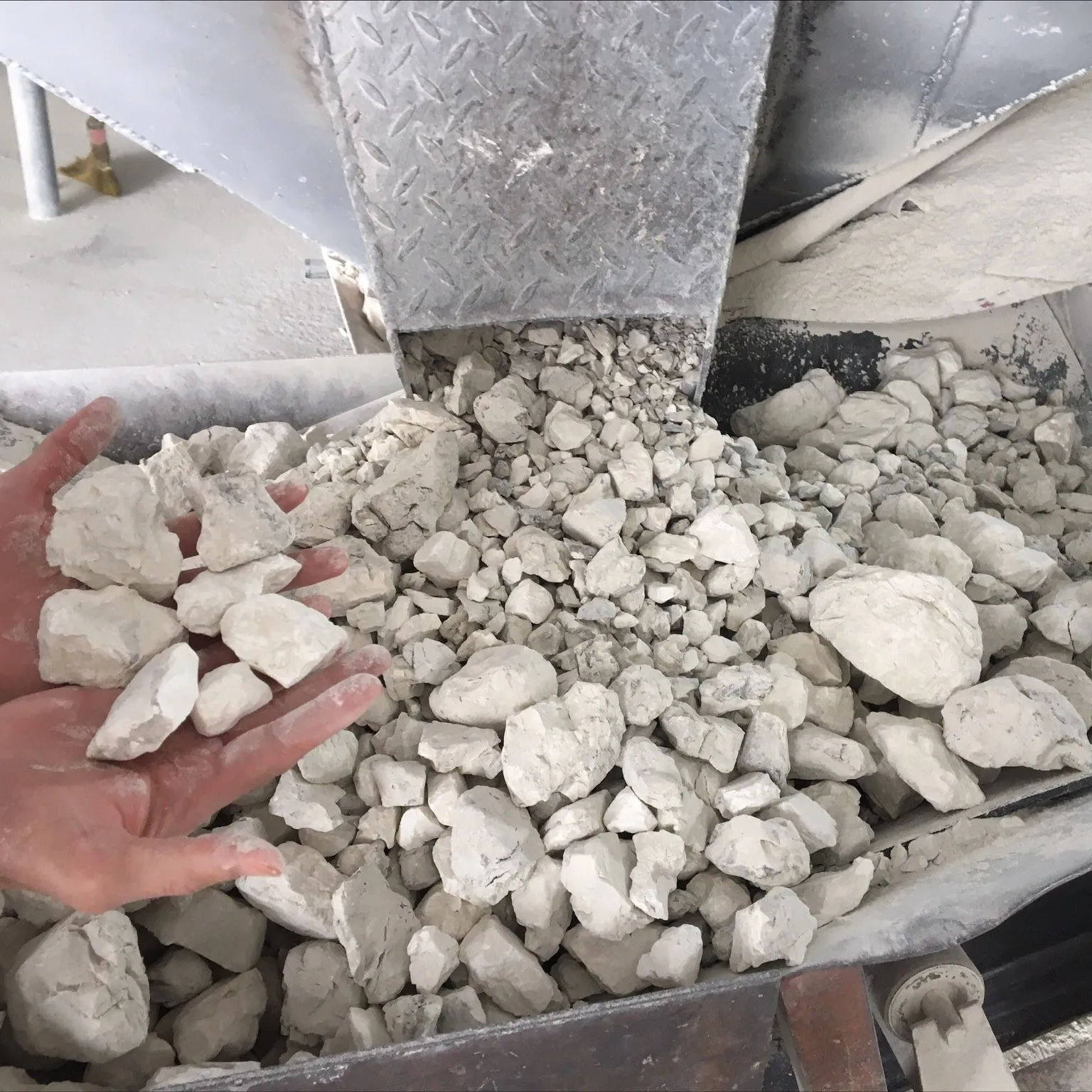 Burnt Lime Quicklime Lumps Powder Low Price High Calcium Quicklime Vietnam