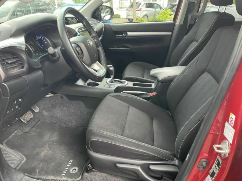2020 Toyota HILUX б/у LHD в наличии
