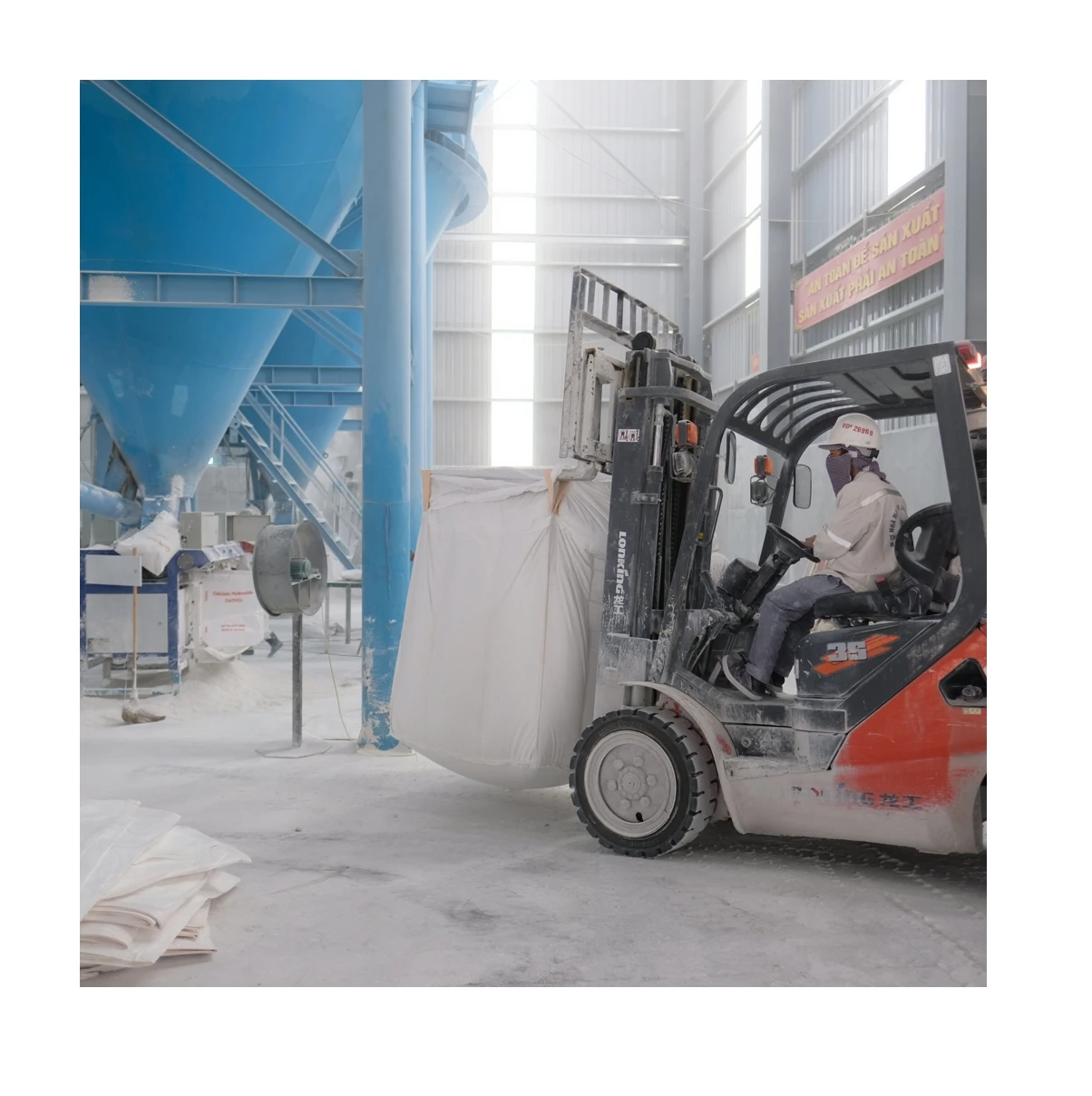 Vietnam High Purity Hydrated Lime/Ca(OH) 2 93% Calcium Hydroxide /Slaked Lime for Water Treatment