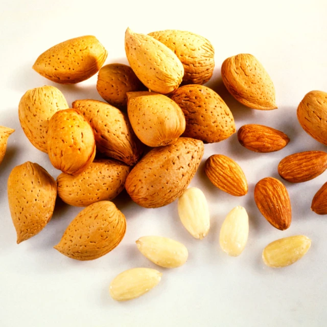 
High Quality Badam Almond Nuts With Best Market Price and 100% Natural Pure and Pure Raw Dried Organic California Almond 