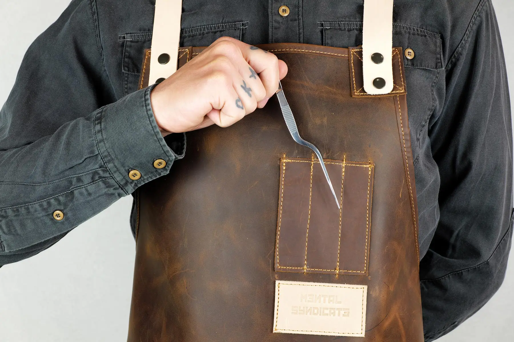 Top quality 2021 Popular Apron Leather Pockets On The Chest Perfect For Pens And Tweezers Leather fire resistant fully customize