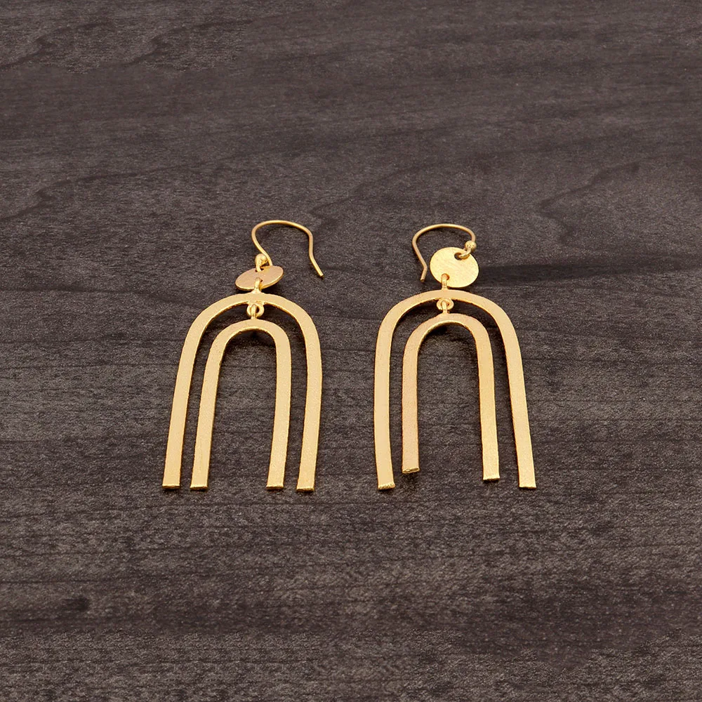 Mode Joyas, Charming Gold Plated Design Brass Metal Studs Earring dangle earrings Statement earrings Designer Jewellery. E-547