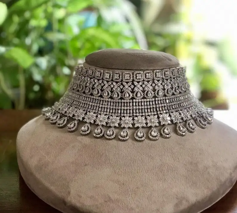 Unique designer pretty 14 kt white gold natural round and marquise cut vvs sparkling diamond studded necklace with earrings